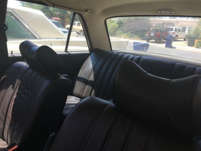 1973 Mercedes-Benz 200-Series - photo 4