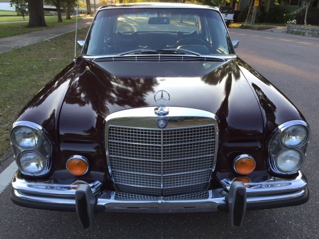 1973 Mercedes-Benz 200-Series W108 in RARE DB 542 Dark Red - photo 2