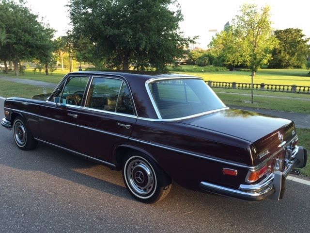 1973 Mercedes-Benz 200-Series W108 in RARE DB 542 Dark Red - photo 4
