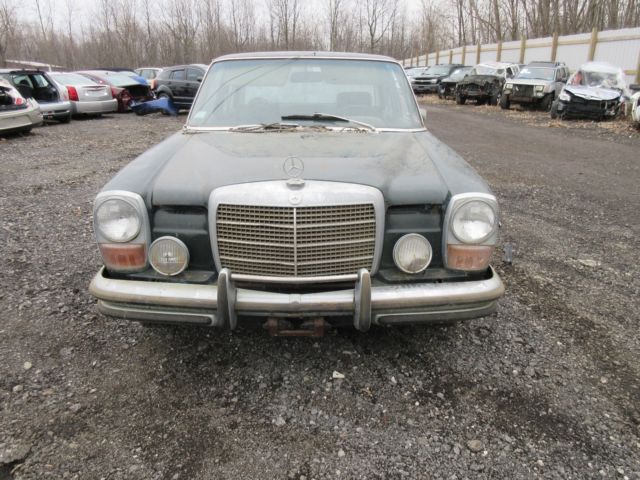 1973 Mercedes-Benz 200-Series - photo 3