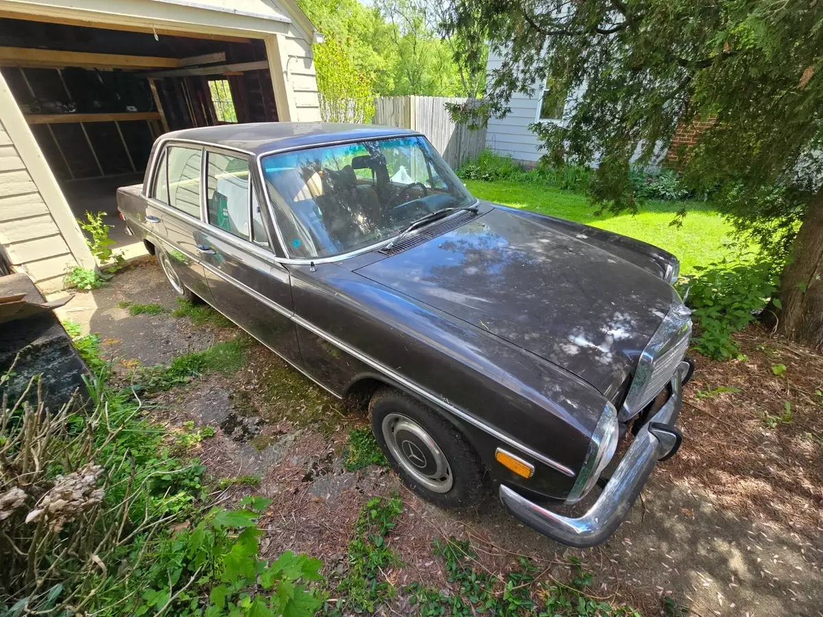 1973 Mercedes-Benz 220 (4 Door Sedan) Gas Engine 1973 Mercedes-Benz Other