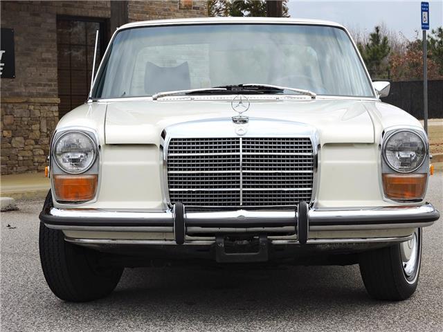 1973 Mercedes-Benz 220 Sedan - photo 11