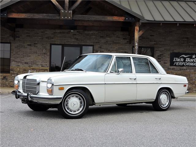 1973 Mercedes-Benz 220 Sedan - photo 2