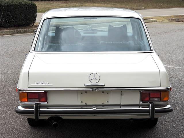 1973 Mercedes-Benz 220 Sedan - photo 6