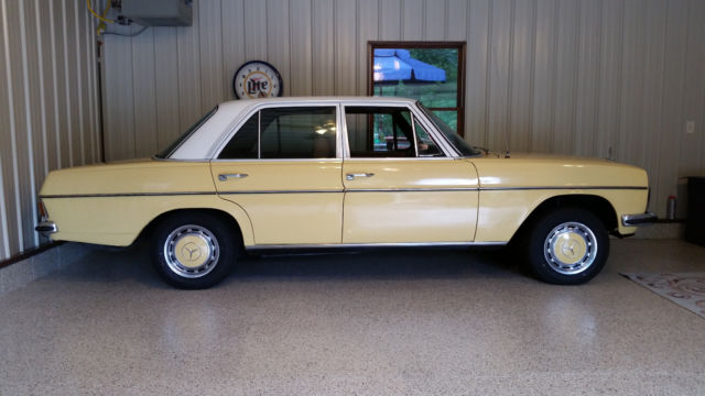 1973 Mercedes-Benz 200-Series 2 tone - photo 6