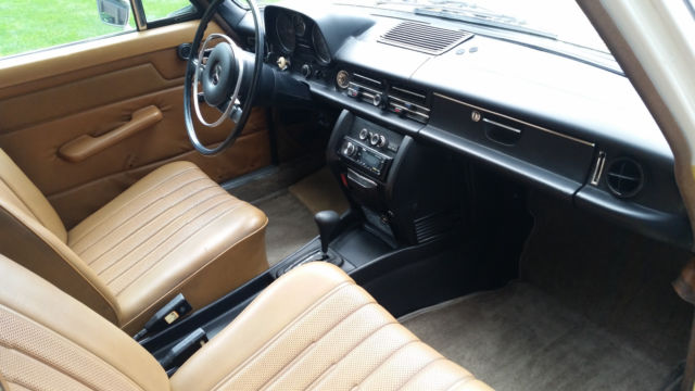 1973 Mercedes-Benz 200-Series 2 tone - photo 9