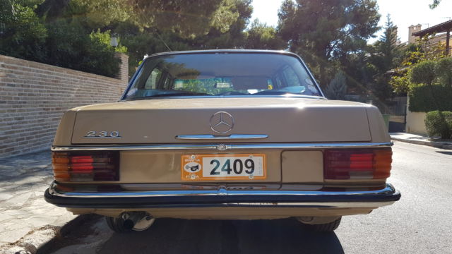 1973 Mercedes-Benz 200-Series 4DR SALOON - photo 5