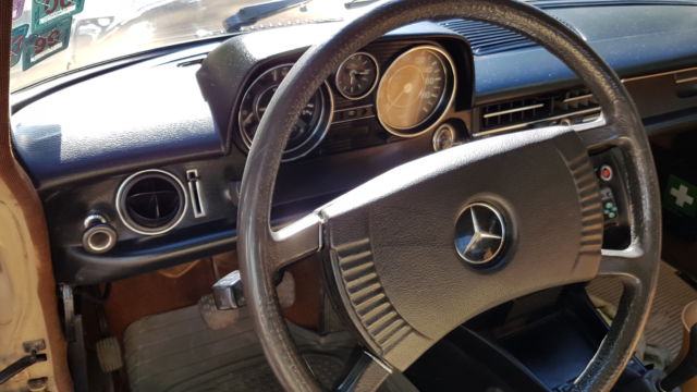 1973 Mercedes-Benz 200-Series 4DR SALOON - photo 7