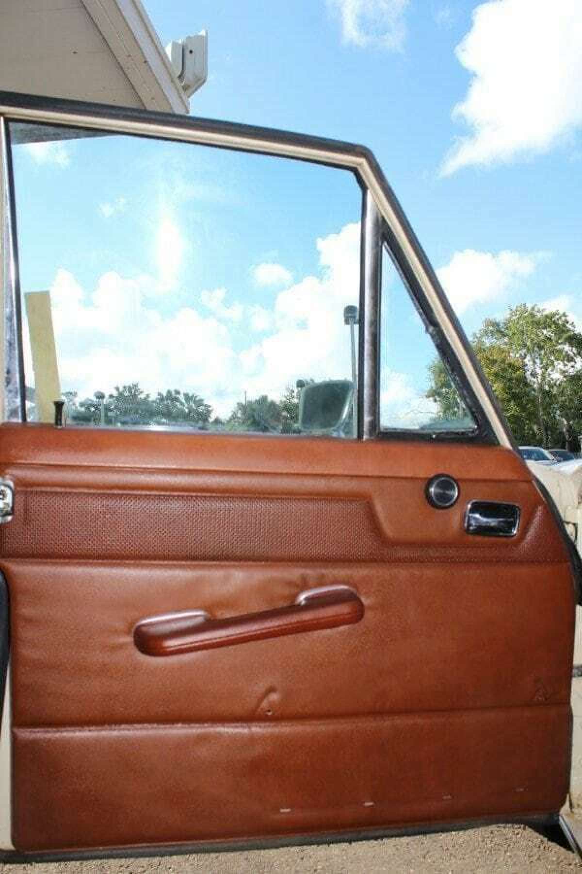 1973 Mercedes-Benz 200-Series - photo 12