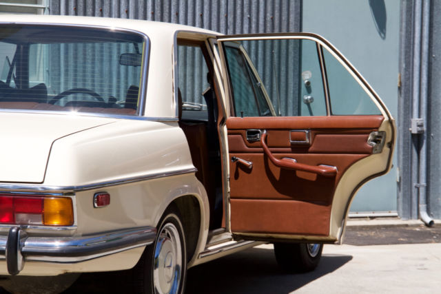 1973 Mercedes-Benz 200-Series - photo 3