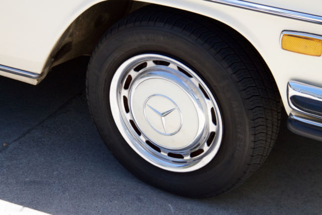 1973 Mercedes-Benz 200-Series - photo 9