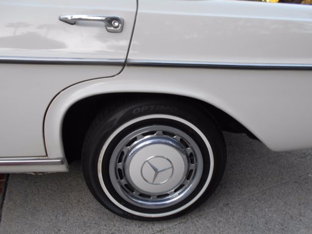 1973 Mercedes-Benz 200-Series - photo 11