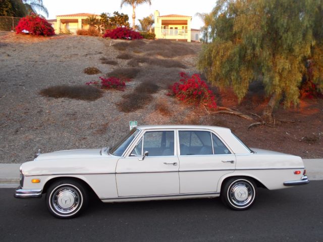 1973 Mercedes-Benz 200-Series - photo 2