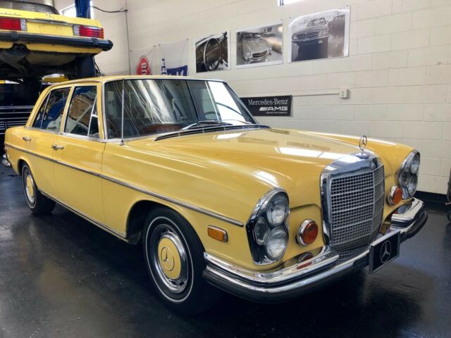 1973 Mercedes-Benz 200-Series - photo 2