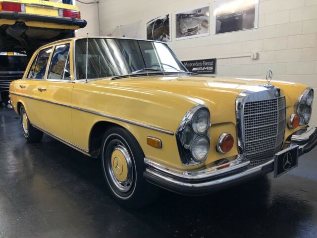 1973 Mercedes-Benz 200-Series - photo 6