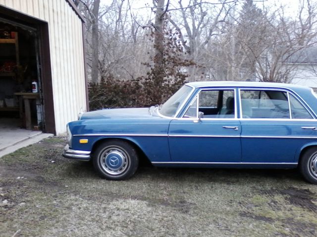1973 Mercedes-Benz 200-Series - photo 9