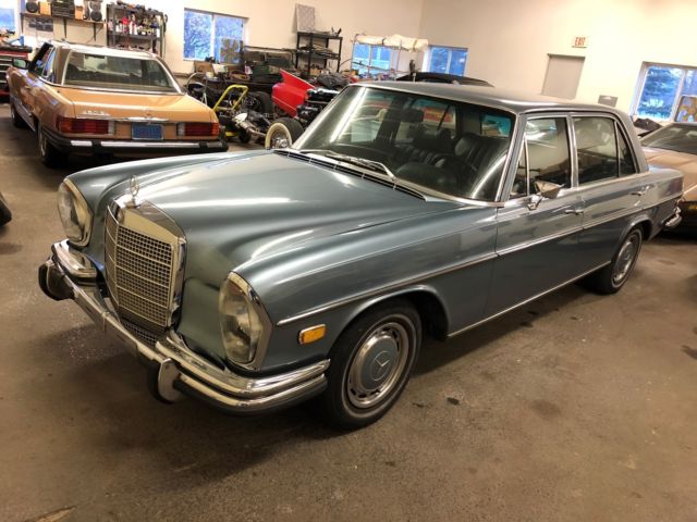 1973 Mercedes-Benz 200-Series