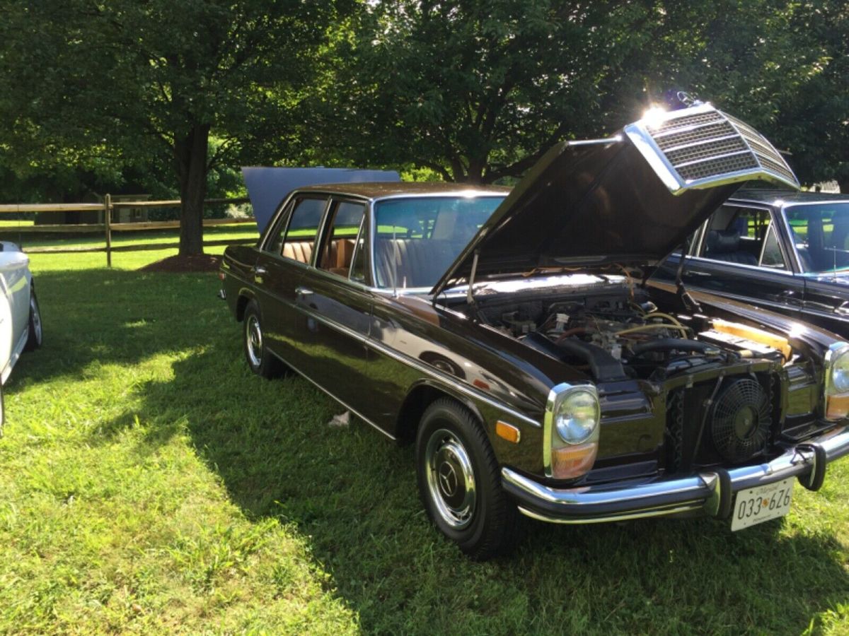 1973 Mercedes-Benz 200-Series - photo 2