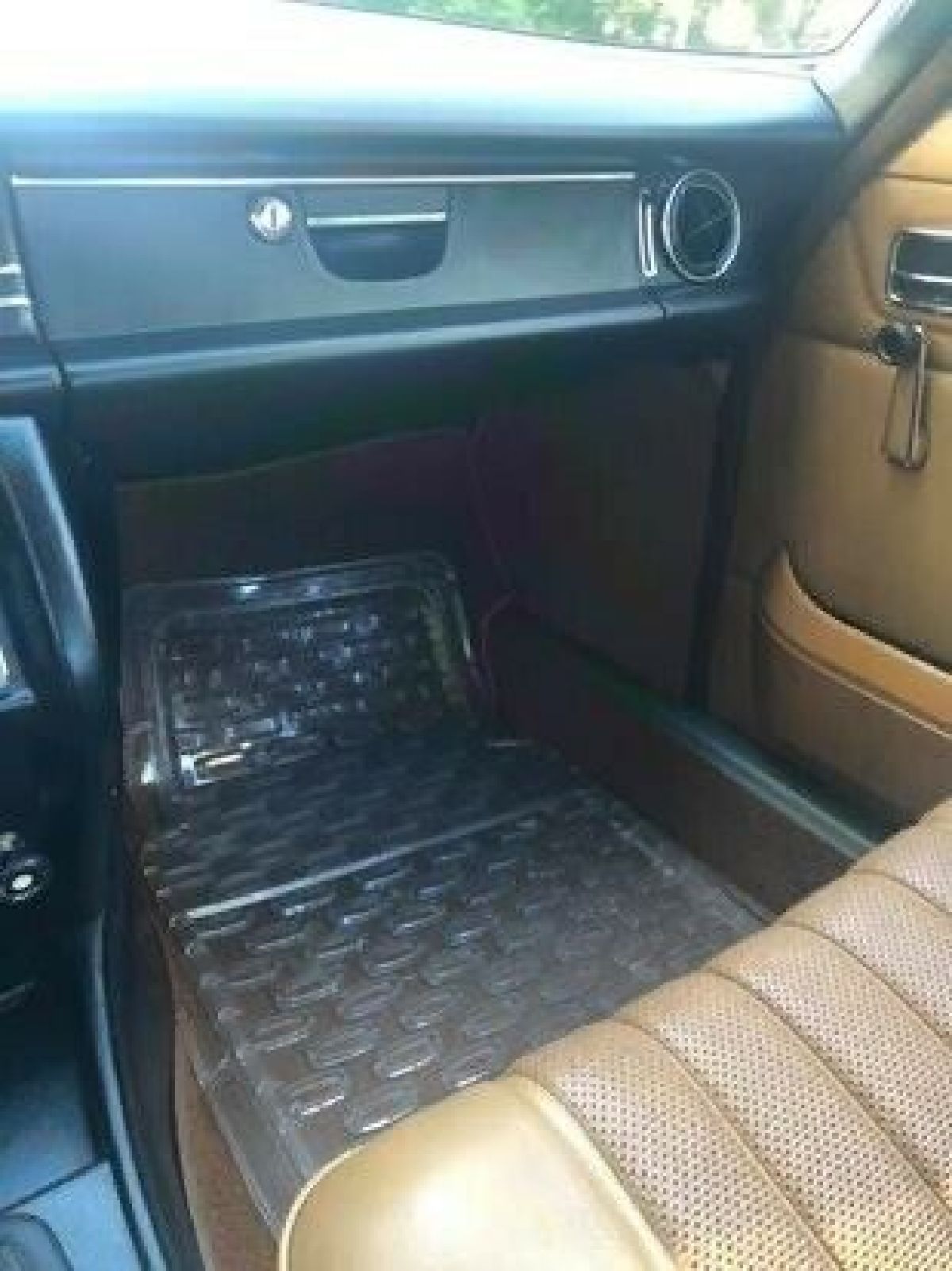 1973 Mercedes-Benz 200-Series - photo 6
