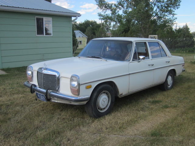 1973 Mercedes car 220 2.2 gas engine 1973 Mercedes-Benz 200-Series