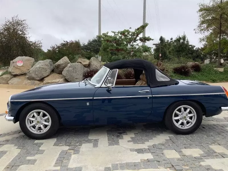 1973 MG MGB 4 Speed 2-Door Roadster 1973 MGB