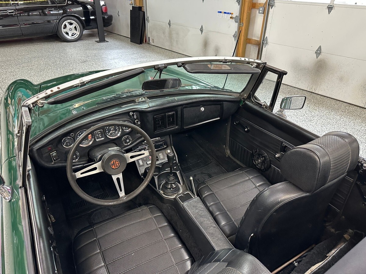 1973 MG MGB Convertible - photo 2