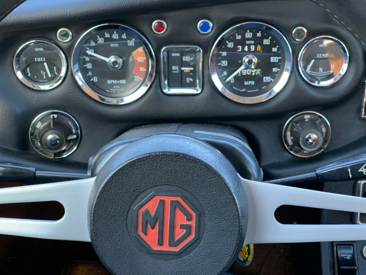 1973 MG MGB GT with Wire Wheels - photo 3