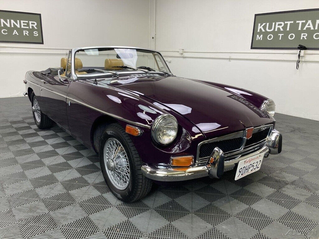 1973 MG MGB 1973 MGB ROADSTER. RARE BLACK TULIP WITH OCHRE TRIM. - photo 13