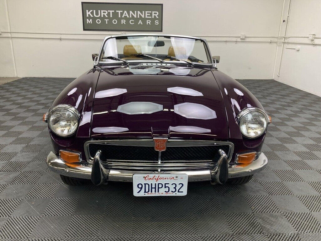 1973 MG MGB 1973 MGB ROADSTER. RARE BLACK TULIP WITH OCHRE TRIM. - photo 6