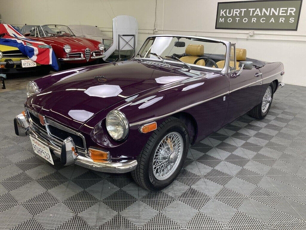 1973 MG MGB 1973 MGB ROADSTER. RARE BLACK TULIP WITH OCHRE TRIM. - photo 7