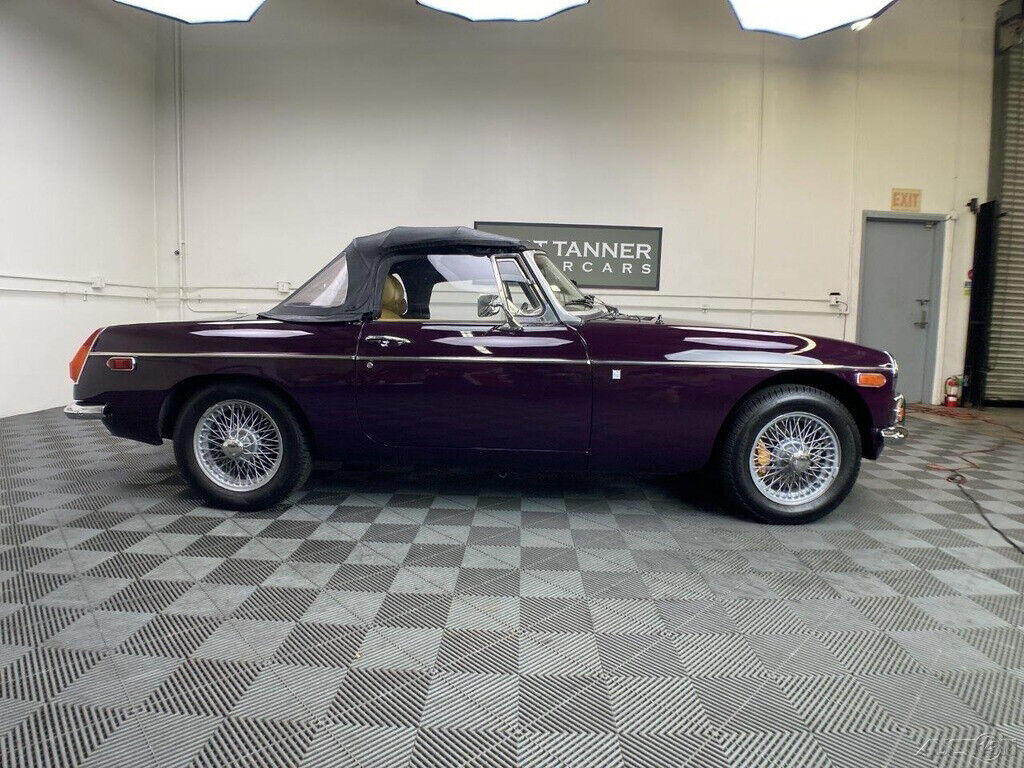 1973 MG MGB 1973 MGB ROADSTER. RARE BLACK TULIP WITH OCHRE TRIM. - photo 9
