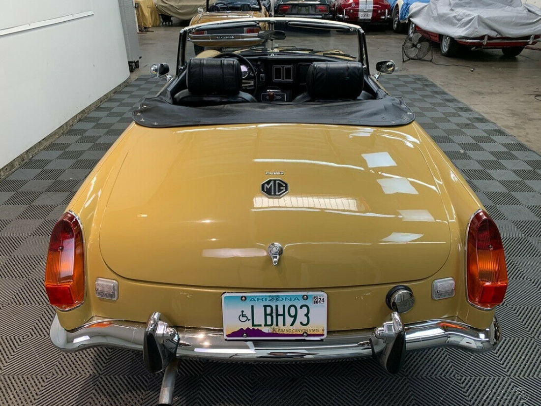 1973 MG MGB 1973 MGB ROADSTER. HARVEST GOLD. - photo 10