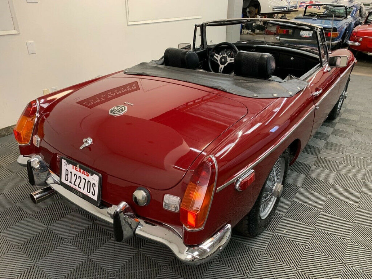 1973 MG MGB 1973 MGB ROADSTER. DAMASK RED WITH BLACK TRIM - photo 10