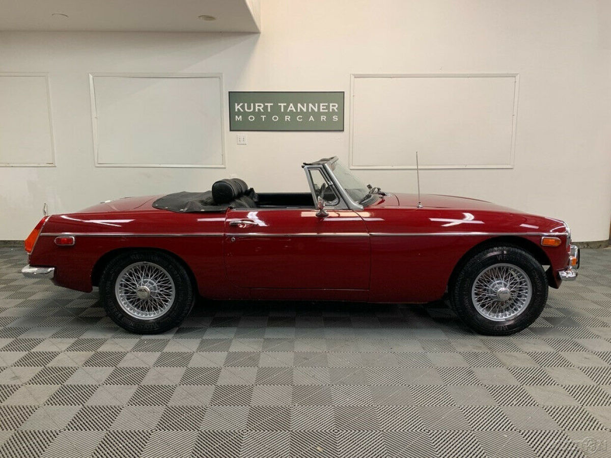 1973 MG MGB 1973 MGB ROADSTER. DAMASK RED WITH BLACK TRIM - photo 8