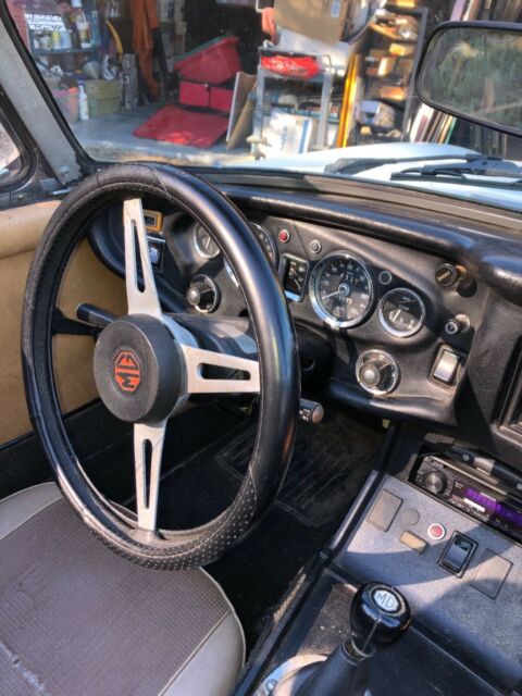 1973 MG MGB Roadster - photo 4