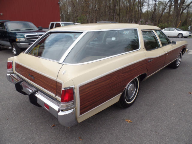 1973 Pontiac Grand Safari Station Wagon - photo 3