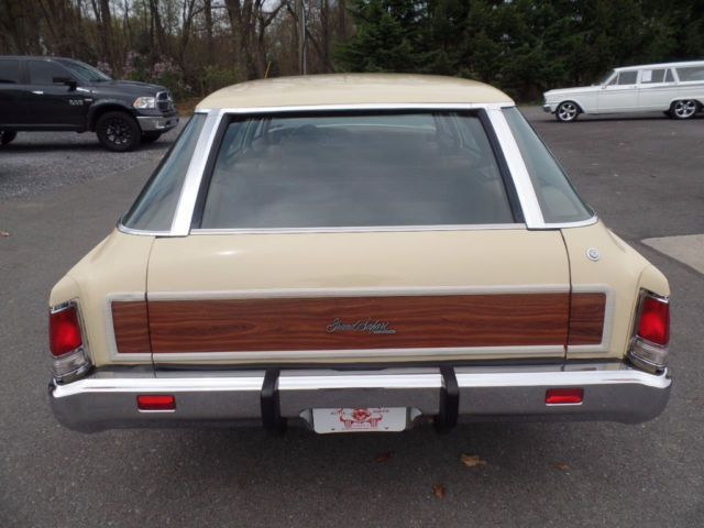 1973 Pontiac Grand Safari Station Wagon - photo 4