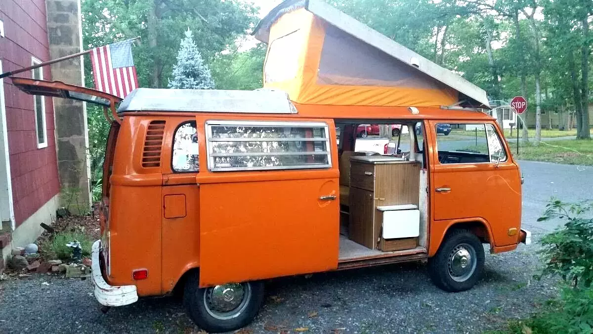 1973 Volkswagen "Westfalia" Bus, runs good, looks good, complete inside, rare! 1973 Volkswagen Bus/Vanagon Westfalia Camper Bus