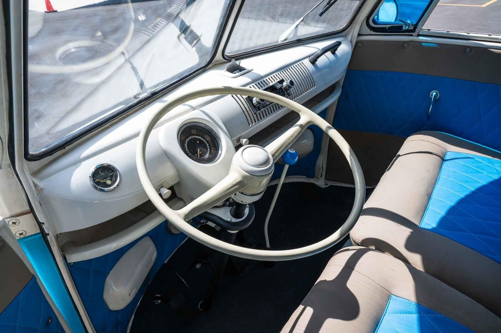 1973 Volkswagen Transporter Bus Rebuilt Motor - photo 11