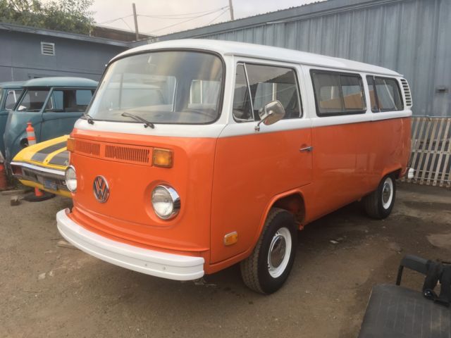 1973 VOLKSWAGEN VW 7-PASSENGER W/SUNROOF - RARE AUTOMATIC TRANSMISSION - 1.7L FI 1973 Volkswagen Bus/Vanagon SUNROOF -RARE AUTOMATIC TRANSMISSION