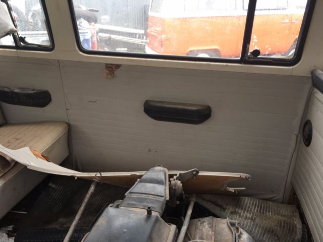 1973 Volkswagen Bus/Vanagon -ORIGINAL CONDITION- - photo 10