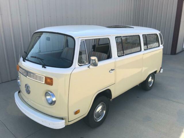 1973 VW Bus with Factory Sunroof, Transporter, Bay Window, Volkswagen Type 2 1973 Volkswagen Bus/Vanagon Transporter