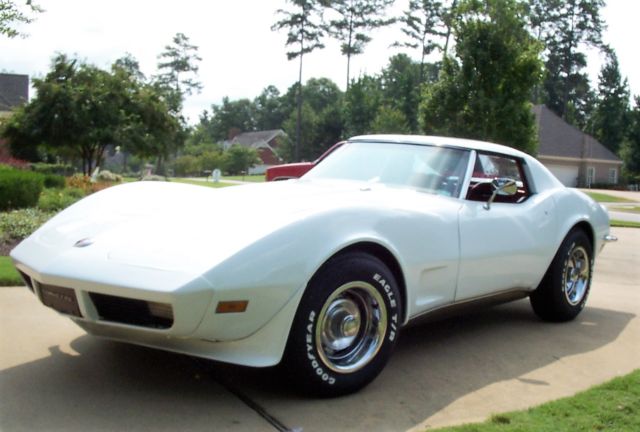 1973 White Chevrolet Corvette in very good condition. T-Tops with red interior. 1973 Chevrolet Corvette Coupe with T-Top and luggage rack