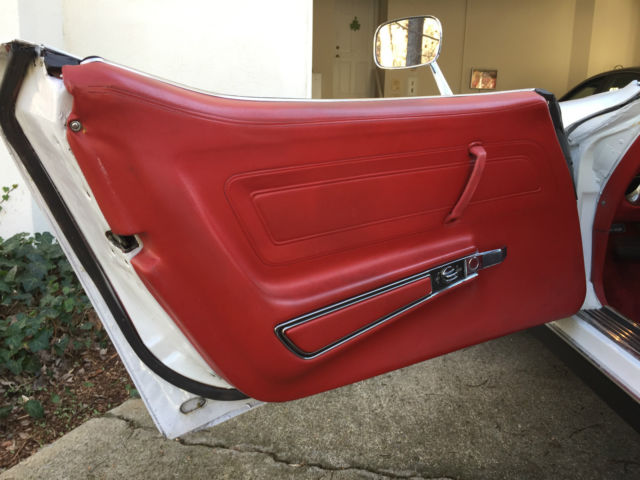 1973 Chevrolet Corvette Coupe with T-Top and luggage rack - photo 10