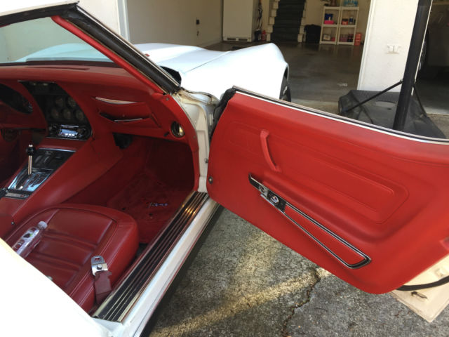 1973 Chevrolet Corvette Coupe with T-Top and luggage rack - photo 11