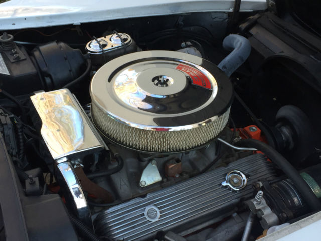 1973 Chevrolet Corvette Coupe with T-Top and luggage rack - photo 12