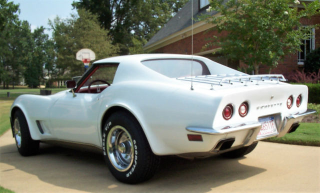 1973 Chevrolet Corvette Coupe with T-Top and luggage rack - photo 2