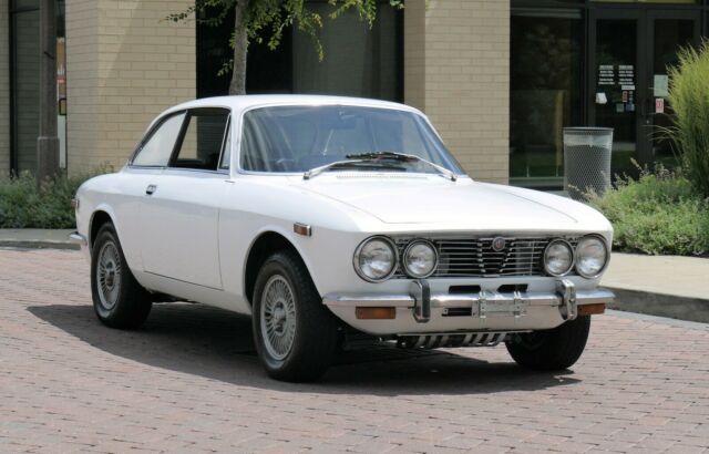 1974 Alfa Romeo 2000 GT Veloce Coupe 1974 Alfa Romeo GTV