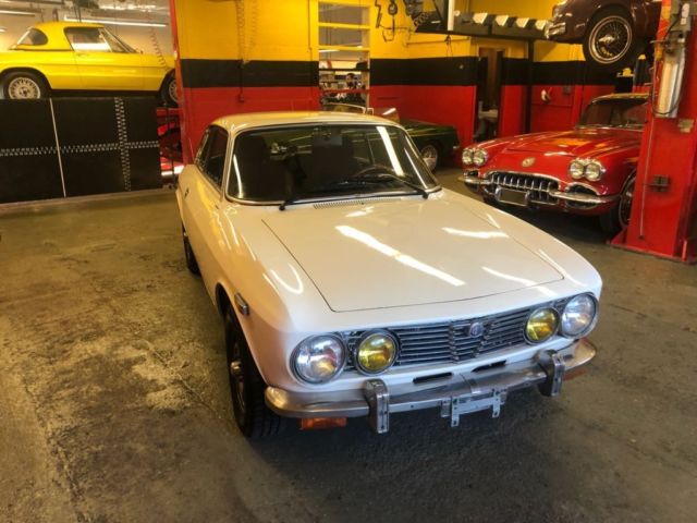 1974 Alfa Romeo GTV GTV 2000 Coupe - photo 6