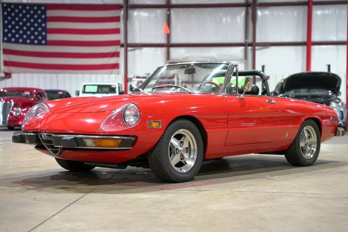 1974 Alfa Romeo Iniezione Spyder 21032 Miles Alfa Red Convertible 2.0L DOHC 4cyl 1974 Alfa Romeo Iniezione Spyder